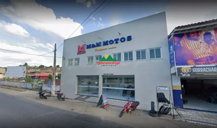 Ponto comercial com 260 m², 7 salas, 3 banheiros no Centro de Baturité/CE.