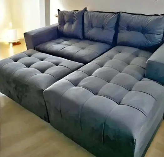 Sofá cheisy trabalhado três lugares mais puff grande novos e completos, várias cores 