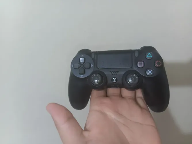 PS4 SLIM 1 TB ACOMPANHA 1 CONTROLE ORIGINAL E OS CABOS