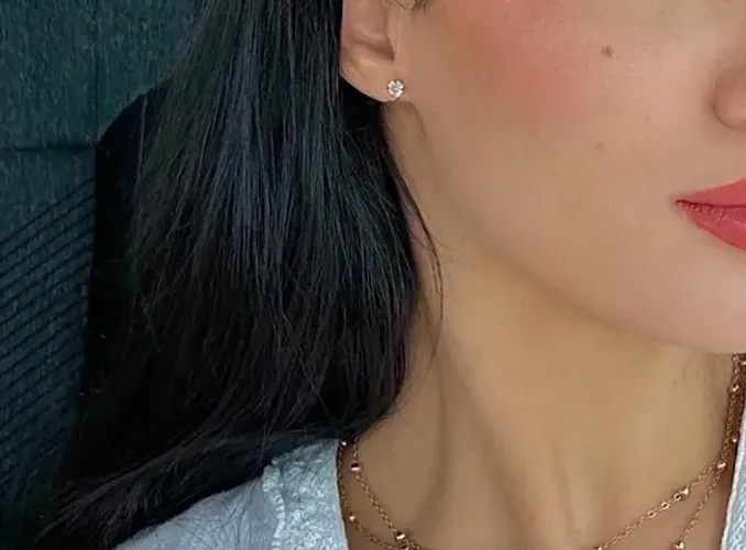 Ponto de Luz em Aço Inoxidável Feminino Delicado e Elegante