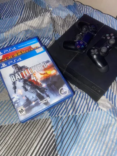 Ps4 com 2 controles e jogos 