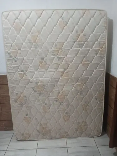 Colchão de casal D33 muito bem cuidado