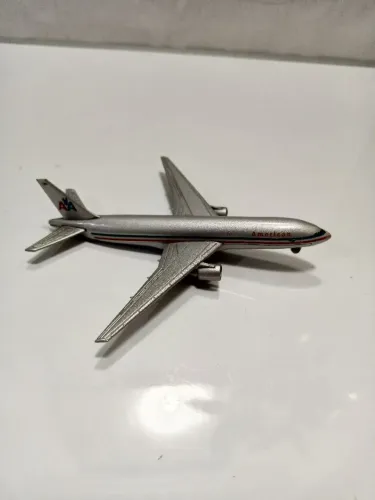 Miniatura avião América airlines