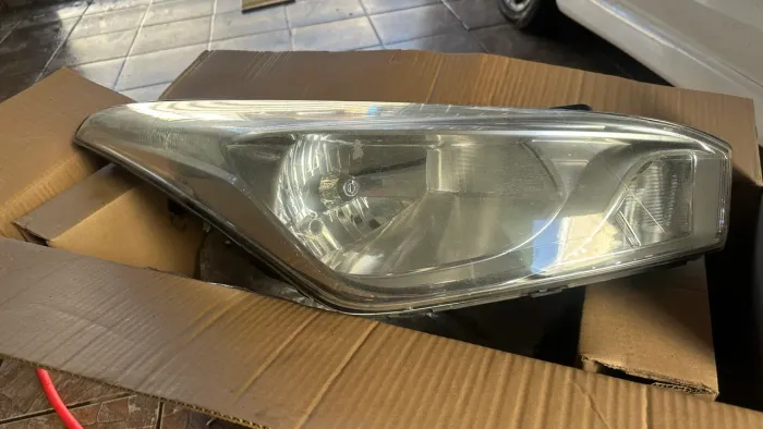 FAROL HB20 lado direito (passageiro)