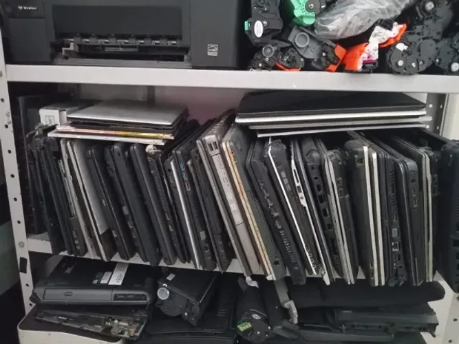 Vendo Lote de notebooks pra retirada de peças
