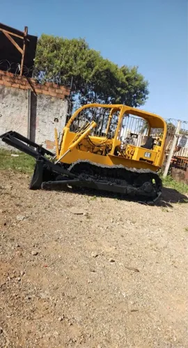 Trator esteira Caterpillar D4D