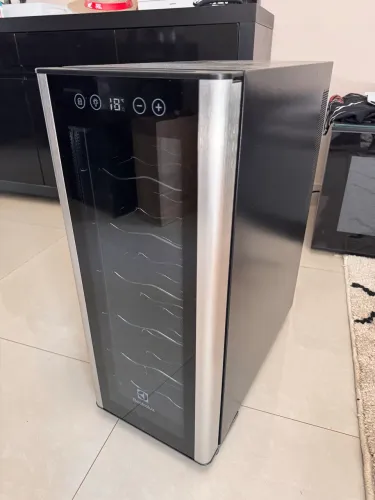 Adega Electrolux - 12 garrafas