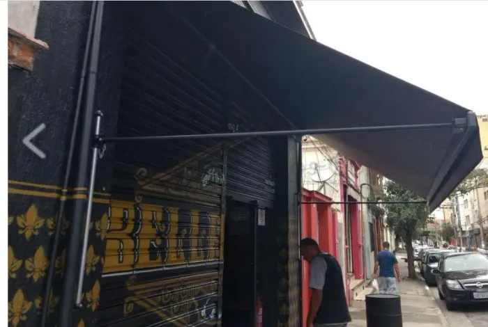 Toldo retrátil completo