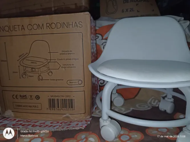 Banqueta giratória com rodinhas