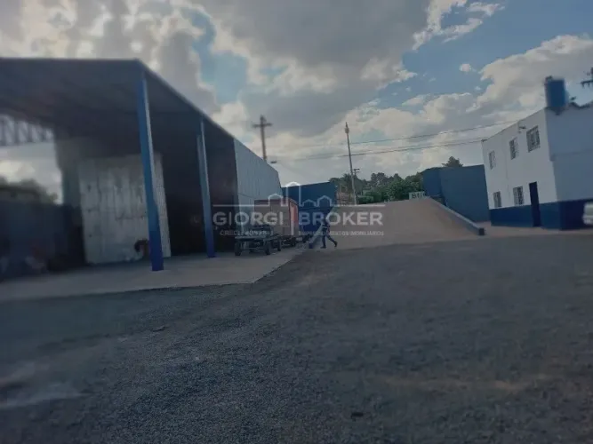 Barracão Industrial à venda em Cedral-SP, Distrito Industrial: 678m² de área, 4 salas, 4 b