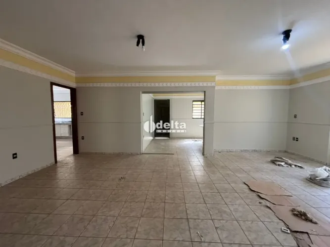 Casa residencial com 4 quartos sendo 3 suítes disponível para venda no bairro Brasil em Ub