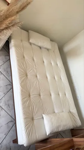 Sofá-Cama 3 Lugares Casal Amanda com Pés de Madeira Couro Sintético Branco Medidas