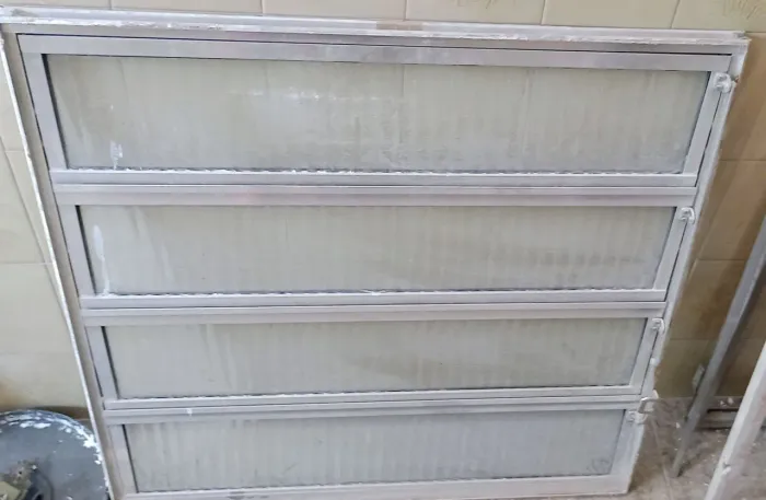 Basculante de alumínio