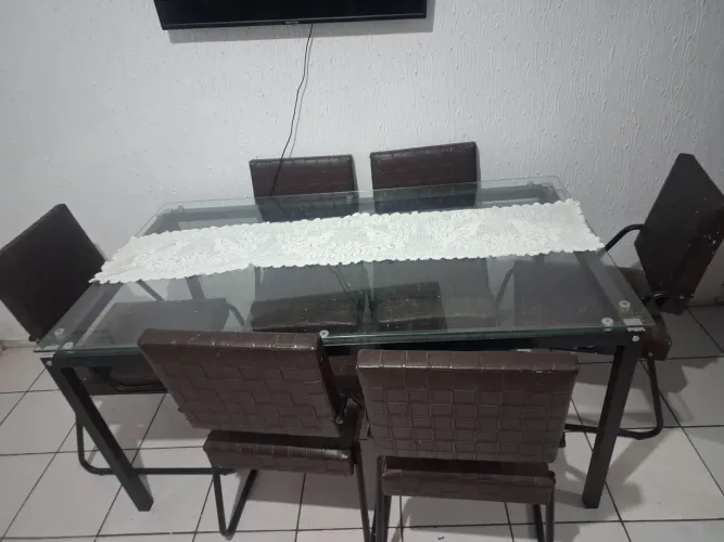 Mesa e cadeiras