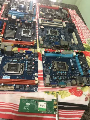 LOTE PLACAS MÃE SOCKET 1155,1150,775. DUAS PLACAS DE VIDEO E UMA PLACA WIRELESS