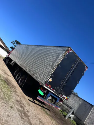 CARRETA BAÚ 28 pallet