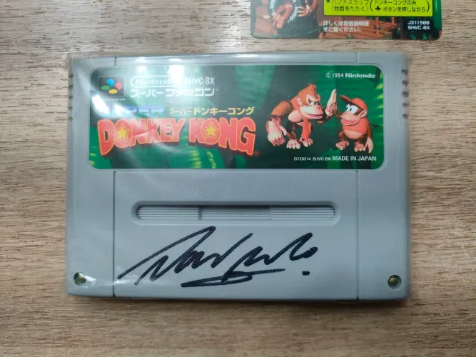 Fita original Donkey Kong Country - Super Farmicom - Assinada pelo lendário compositor. 