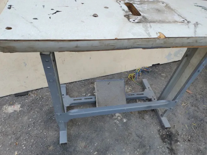Mesa bancada para máquina de costura
