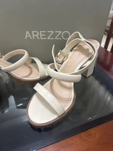 Sandália da Arezzo 37