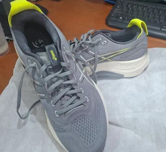 OPORTUNIDADE TENIS ASICS GEL-KAYANO 32