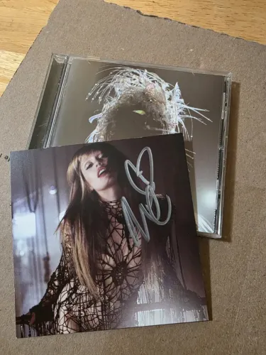 CARD AUTOGRAFADO MILEY CYRUS - SOMETHING BEAUTIFUL