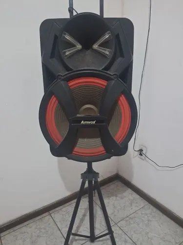 Vendo caixa de som com tripé
