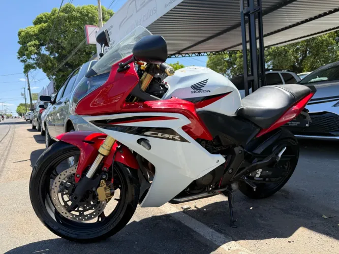 CBR600F ANO/MOD: 2013-2013