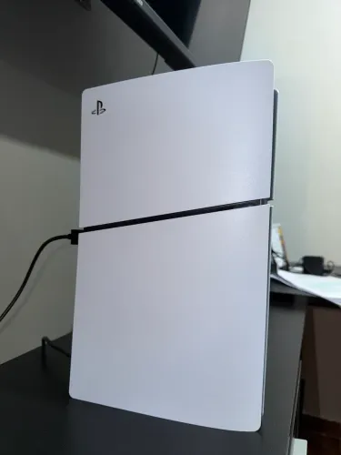 PlayStation 5, Com Leitor de Discos, SSD 1TB, 2 Controles Sem Fio  + 2 Jogos