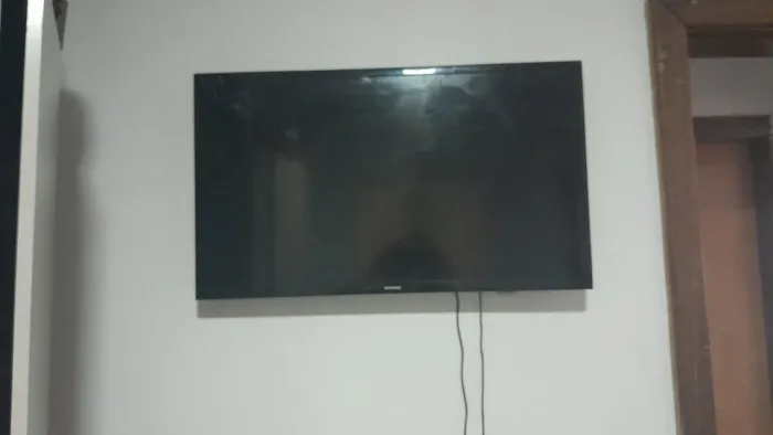 TV Samsung 32 polegadas em excelente estado aparência de nova smart
