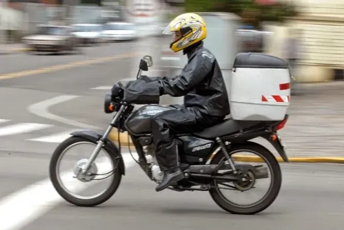 Precisa se de motoboy pizzaria no Boqueirão 