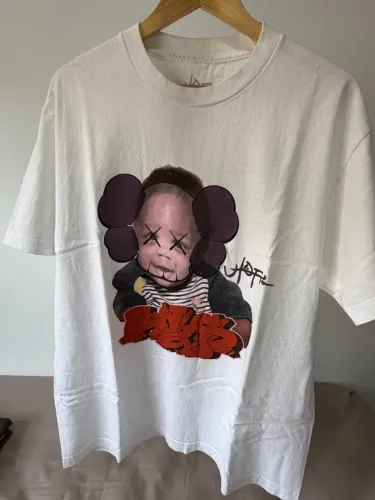 Camiseta Travis Scott Utopia x Kaws Tamanho G
