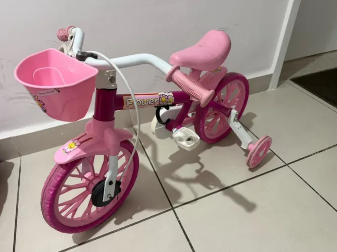 Vende-se Bicicleta Infantil Nathor Flower Aro 12.