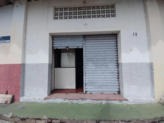 (LJ2235) Um box medindo 50m² localizado no bairro Franciscanos