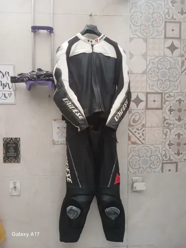 Jaqueta e calça denese couro