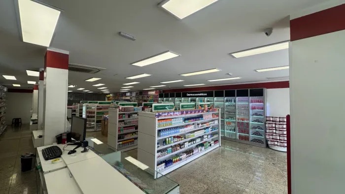 Drogaria completa em Águas Claras - 150m² (com estoque)