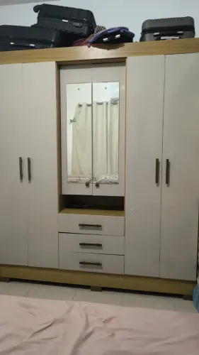Guarda-roupa 6 portas, 3 gavetas, com espelho