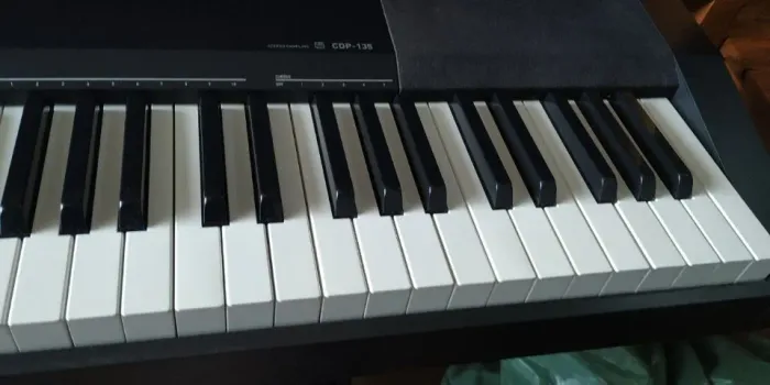 Piano digital Casio cdp-135 - 88 Teclas