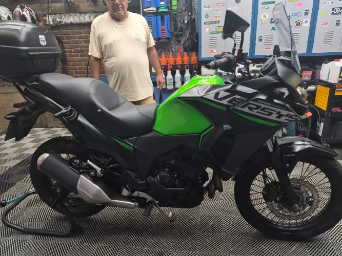Vendo versys 300 2022.  Em excelente estado. 