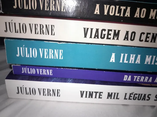 5 livros Júlio Vernes. Em ótimo estado. Combo com desconto especial.