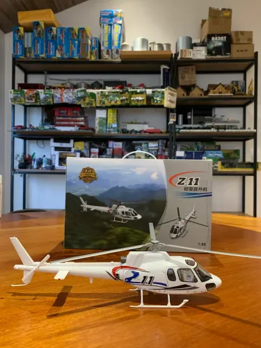 Miniatura helicóptero AS350 esquilo 1/32 