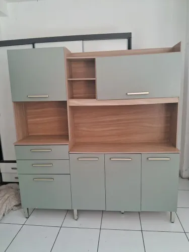 Vendo armário bem conservado 550 reais entregoa gratis