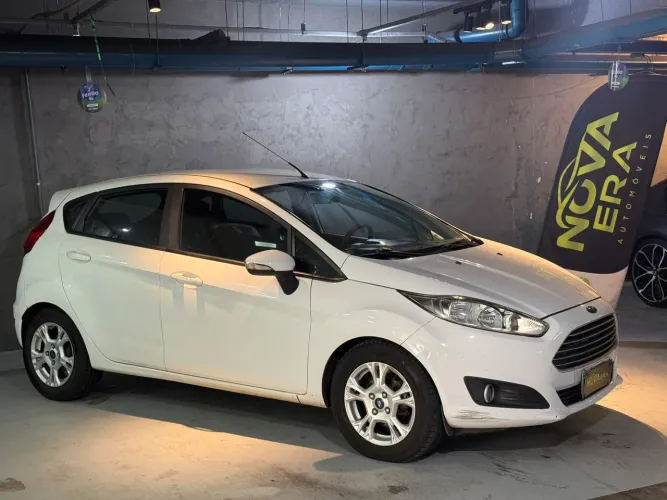 Ford Fiesta 1.6 16V Flex Aut. 5P 2015