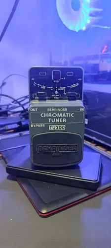 Pedal afinador Behringer TU300