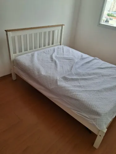 Cama de casal e colchão 
