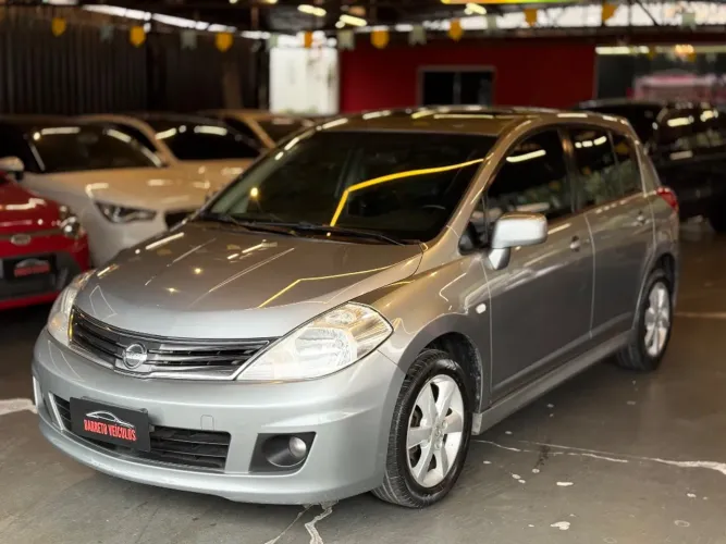 Nissan Tiida SL 1.8/1.8 Flex 16V Mec. 2013