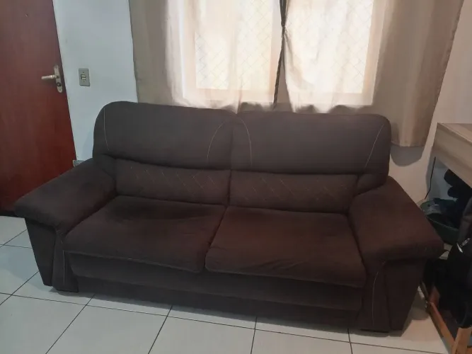 Sofá três lugares Confort House