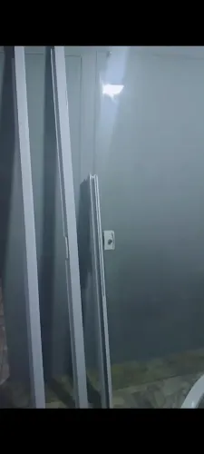 Porta de vidro 2.10 por 1.65.Sendo uma fixa. Valor 1.700.aceito cartão