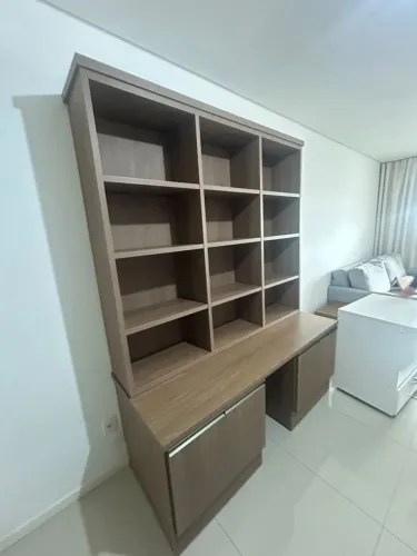 Estante de sala
