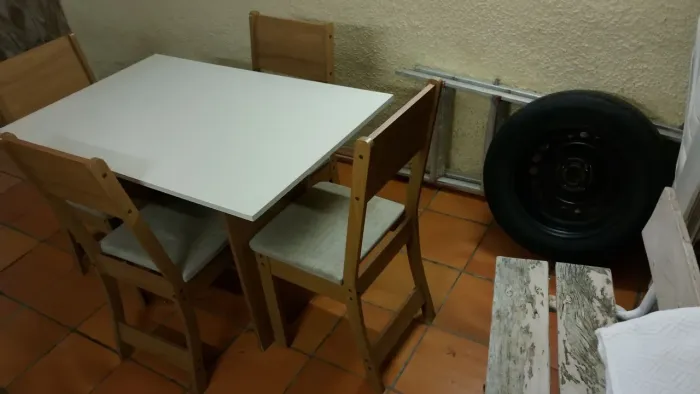 Conjunto de mesa compacto conservado !!!!!!