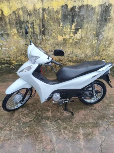 Blz 125 nova com apenas 4 mil km rodados.